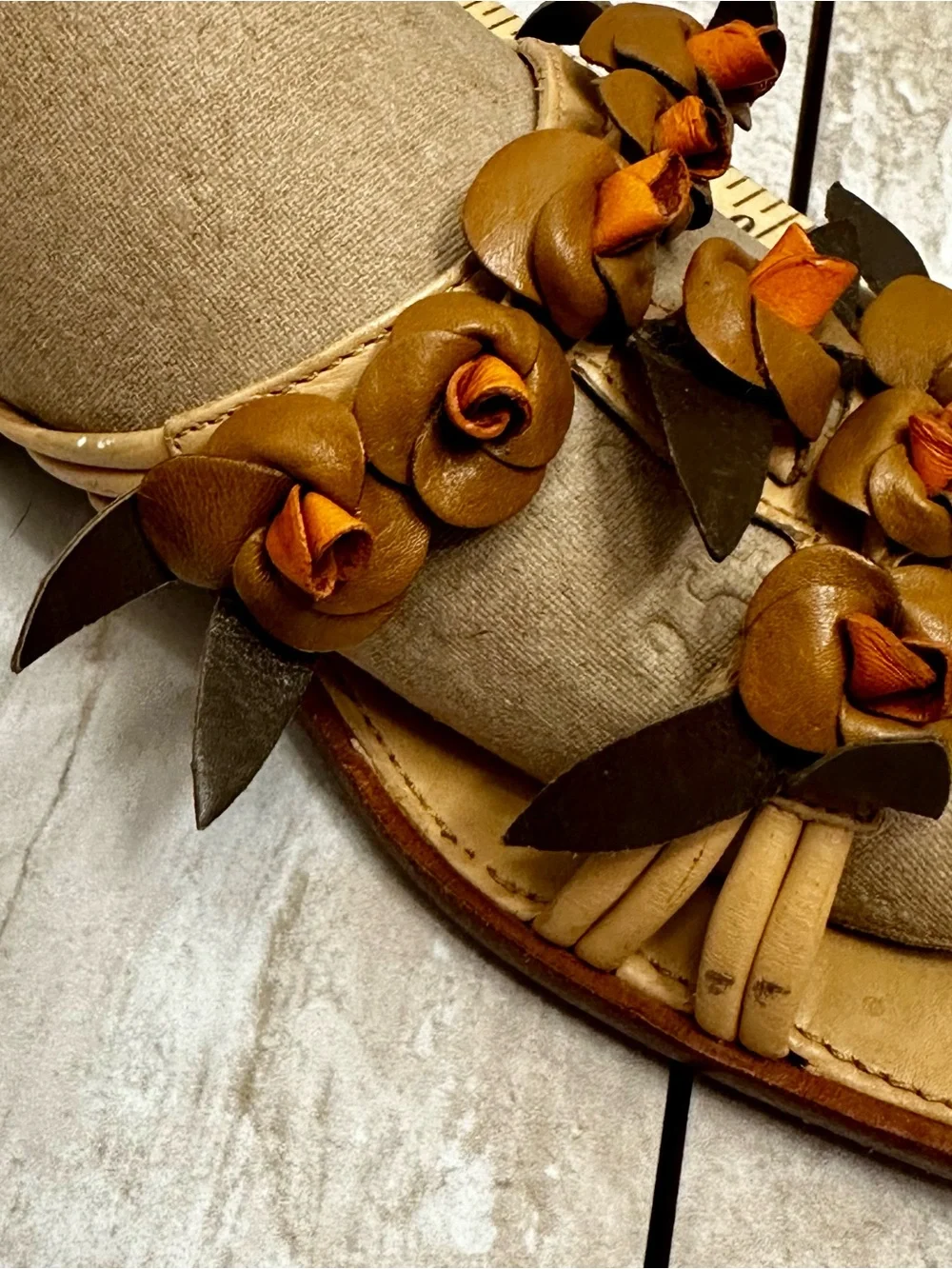 Cole Haan Resort Tan Brown Floral Rosettes Leather Slide Sandals Romantic Whimsy